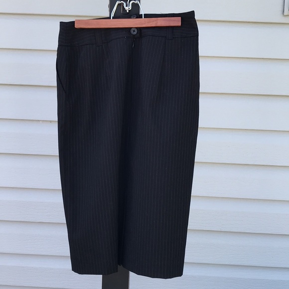 Banana Republic pin black stripped pencil skirt Size 4. Wool spandex blend - Picture 4 of 4